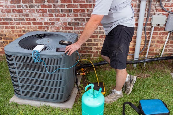 hvac contractor repairing air conditioner