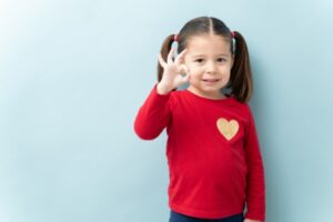 young girl holding 3 fingers up depicting ways to identify heating system efficiency